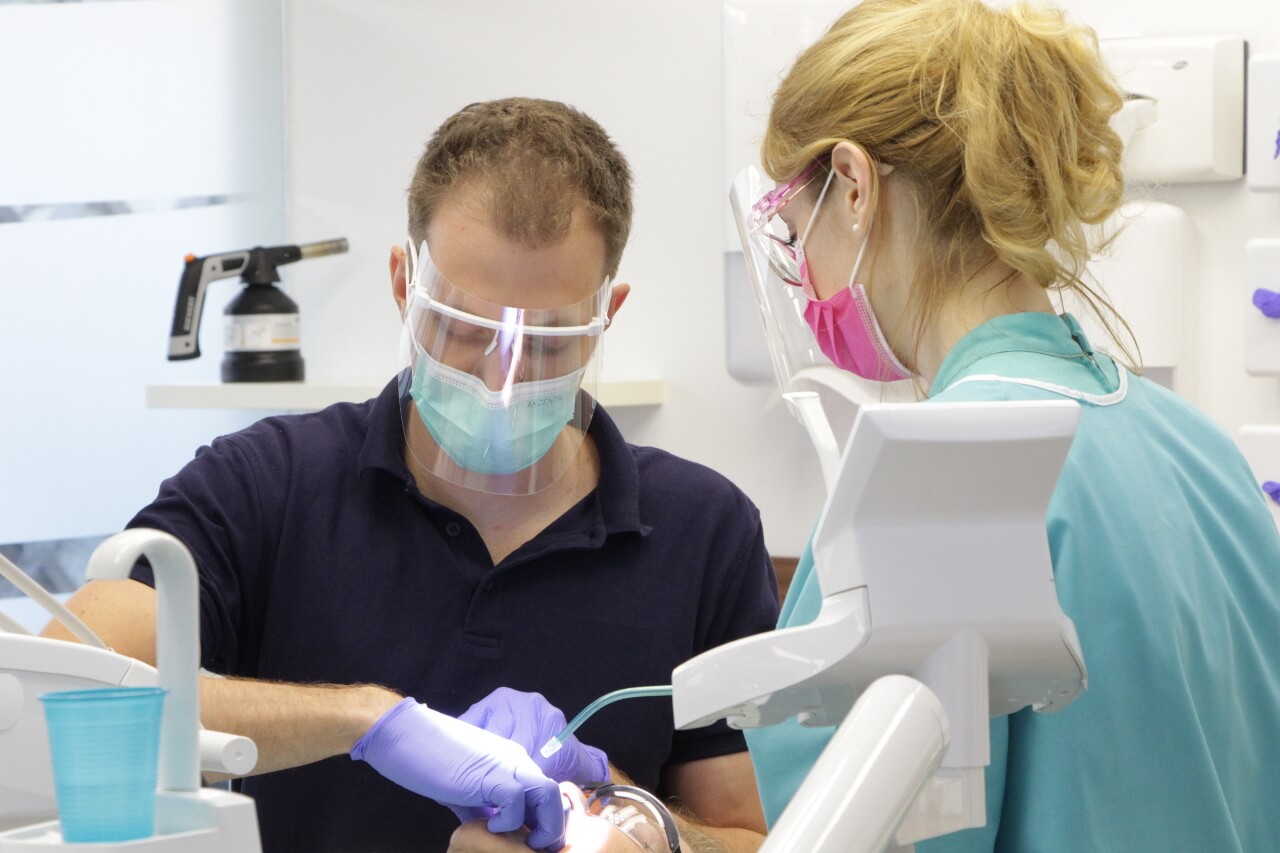 Zahnbehandlung im Zahnklinik in Ungarn